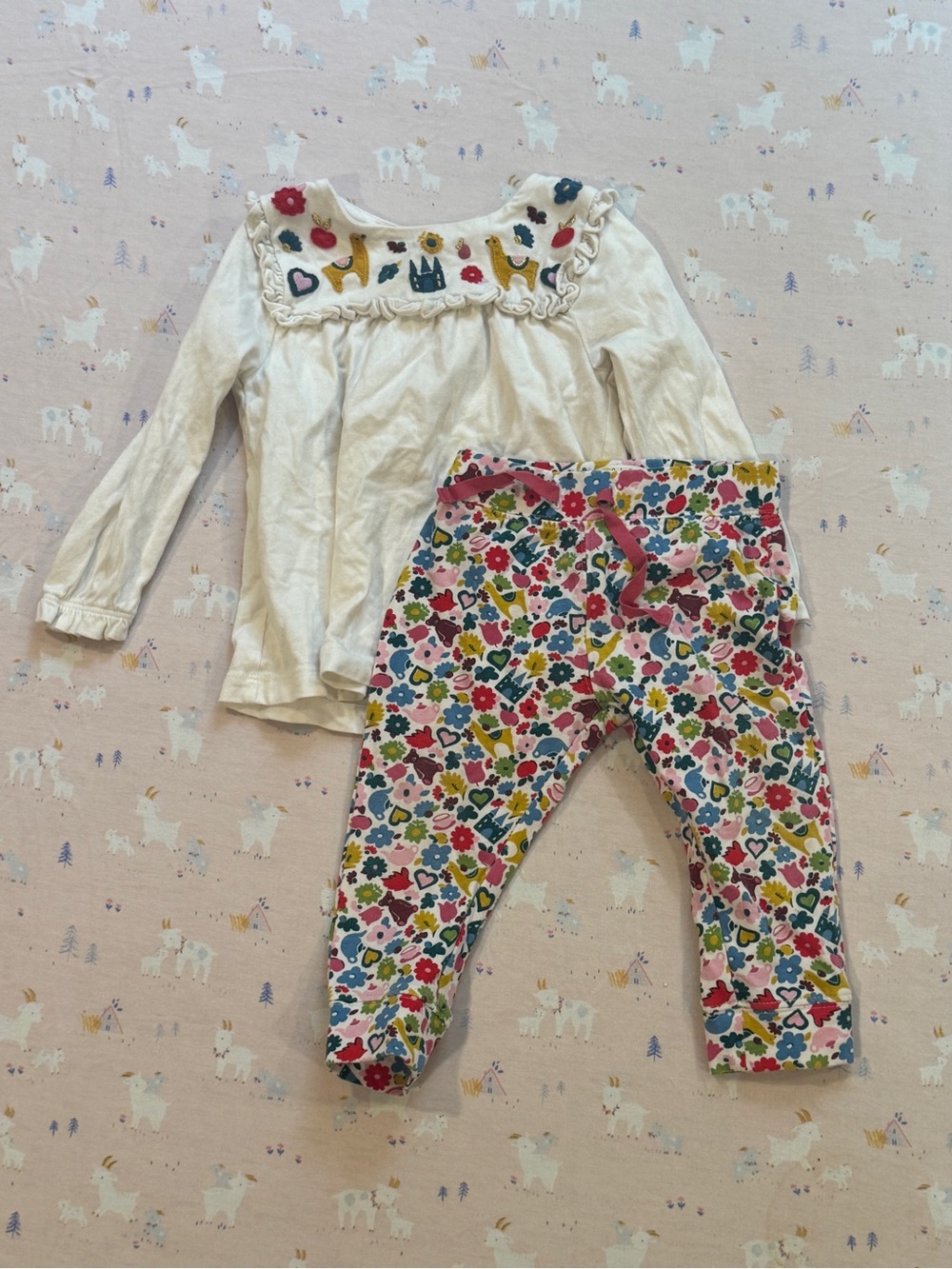 Mini Boden Girls Floral Heart Print Leggings with Embroidered Cream Top
